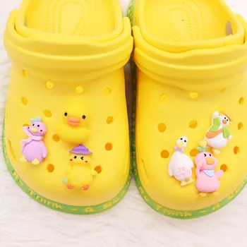 Sıcak Satış 1 adet Reçine Ayakkabı Takılar Sevimli Küçük Sarı Ördek Beyaz Ördek Aksesuar DIY Ayakkabı Süslemeleri Croc Jıbz Çocuklar X-mas Hediye
